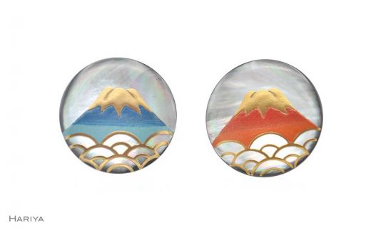 富士山蒔絵 黒蝶貝ブローチ 青 蒔絵 漆 黒蝶貝 富士山 うるしアート ハンドメイド ブローチ アクセサリー ギフト 伝統工芸 工芸品 国産 日本製 復興 震災 コロナ 能登半島地震復興支援 北陸新幹線 F6P-1155