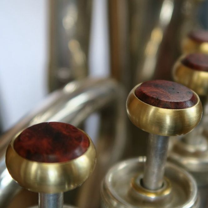 木製ピストンボタン ユーホニューム（ヤマハ）用 EY型（真鍮削り出し） 4個セット ［195S12］ ユーホニューム ヤマハ用 EY型 真鍮削り出し 選べる 素材 花林コブ材 ローズウッド材 木製 ピストンボタン ノーラッカー サウンド品質 音響拡散防止 サイズ調整 楽器アクセサリー 楽器パーツ 愛知県 小牧市 送料無料