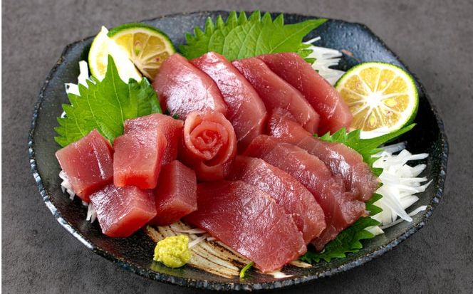 海の幸セット (冷凍キハダマグロ1.5kg / セーイカ0.9kg) 沖縄市 / 沖縄市漁業協同組合 パヤオ直売店[BCDZ005]