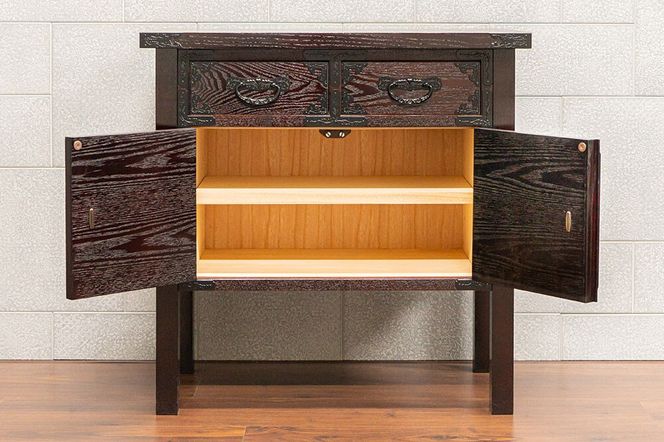 仙台箪笥 両開コンソール 拭き漆調 KH-131（お申込書返送後1ヶ月～5ヶ月程度でお届け） 欅産業 職人 おすすめ 船箪笥 [インテリア タンス 収納 家具 和 モダン 高級 和箪笥 小箪笥 伝統 工芸品 仏壇 仏具 神具 飾り棚 欅 漆塗 彫金 金具 装飾 仙台箪笥 船箪笥 舟箪笥 宮城 利府 欅産業]|06_kyk-450901