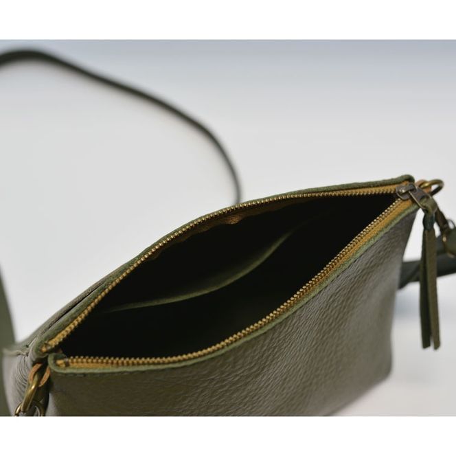 益子の革工房maharoのショルダーポーチ　ワイド（S）オリーブグリーン｜栃木県 益子町 ふるさと納税 ショルダーポーチ ワイド 牛革 手作り（AX108-4）