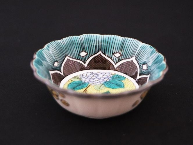 九谷焼　 2.5号小鉢揃　吉田屋草花　a01 食器 キッチン雑貨 キッチンアイテム 雑貨 小物 お皿 小皿 食卓 テーブルコーディネート 