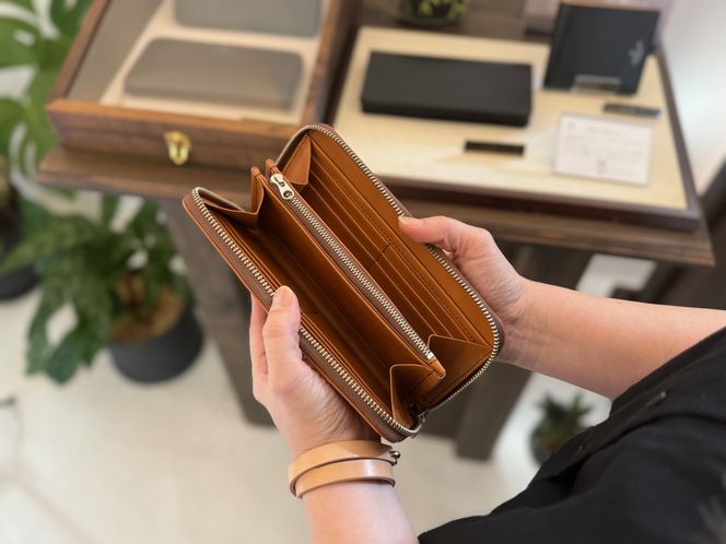 革職人が作った牛革ラウンドファスナー長財布［CML］ 304018_AX26VC01