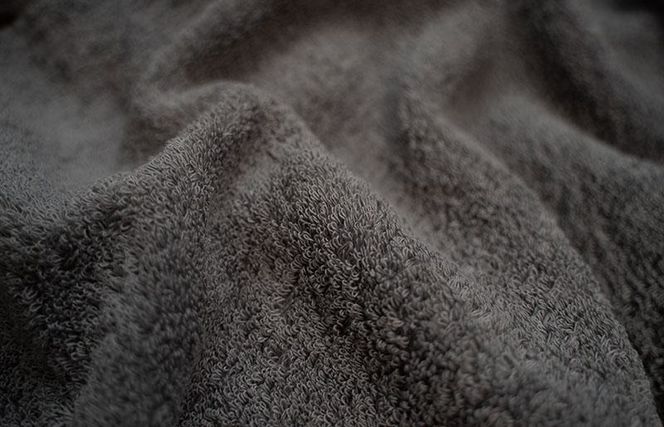 099H4479 高級フェイスタオル 15枚 ホテルタイプ チャコールグレー SUTTO RICH【国産 吸水 普段使い 無地 シンプル 日用品 家族 ファミリー】