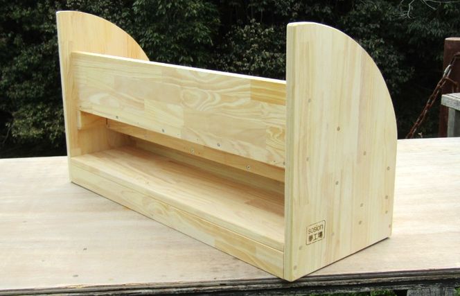 099H3551 手作り木製 床にすわって取り出せる 絵本棚 幅80cm