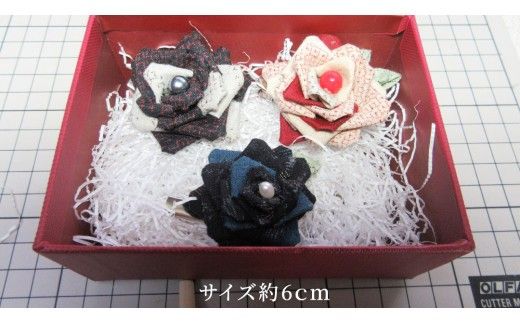つまみ細工 コサージュ 結城紬 リメイク ② コサージ ハンドメイド 手作り 1点もの [BN043ci]