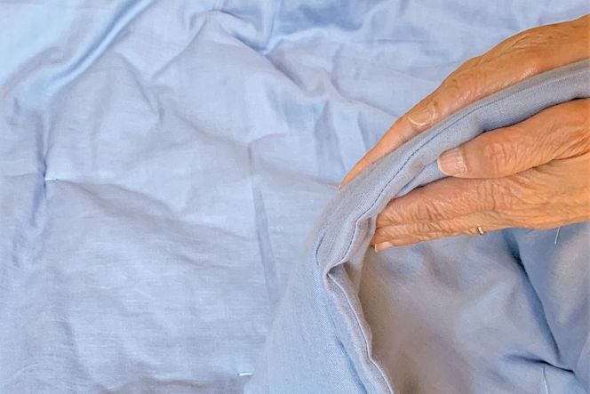 天然繊維近江手引き真綿　肌掛ふとん　500g （カバー付「ピンク」）　HT00057