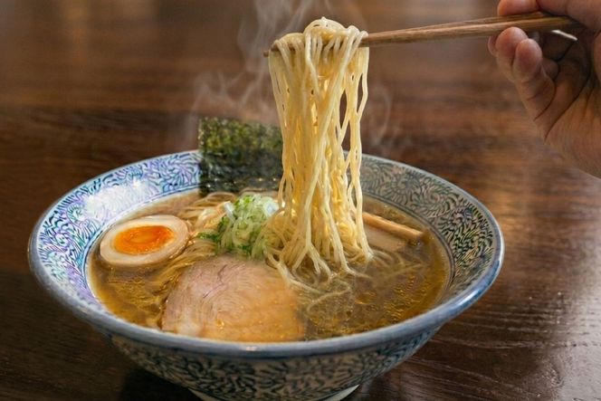 AK001 麺 大増量！島原湧水ラーメン 2人前（あごだし・濃厚豚骨スープ付） [ラーメン らーめん 拉麺 生麺 麺類 2食 2人前 あごだし 醇醸 豚骨 とんこつ おすすめ 九州 長崎県 島原市]