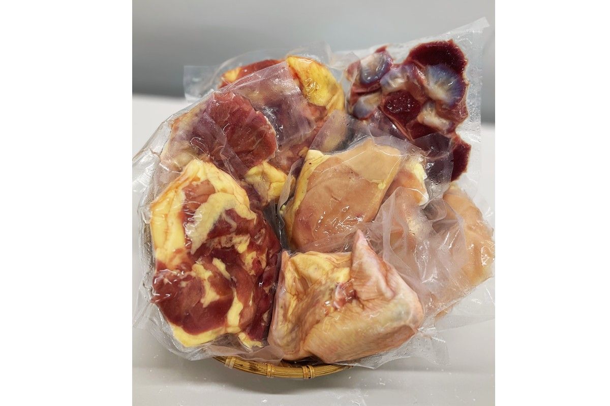 京都府京丹後産 京地鶏大満足セット(モモ肉・ムネ肉・手羽先・手羽元) 合計約1.6kg 鶏スキ鍋、親子丼、BBQなど