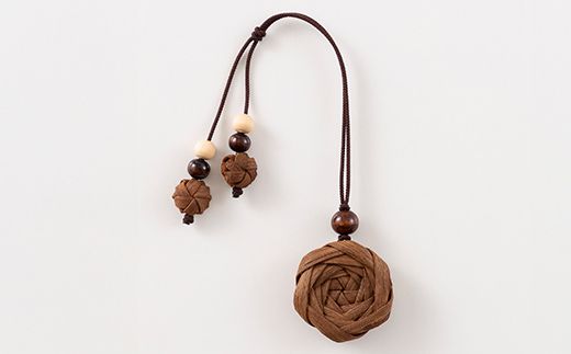 FYN6-437 山形県 西川町 大井沢産 山ぶどうのチャーム 「バラB」 国産 山葡萄 つる 手作り ハンドメイド 伝統工芸品 民芸品 キーホルダー 贈答 贈り物 ご自分用 自宅用