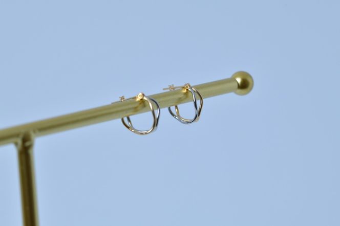 コンビ ダブルウェーブ スタッドピアス K18/pt900 F•C-0080 SWCA022