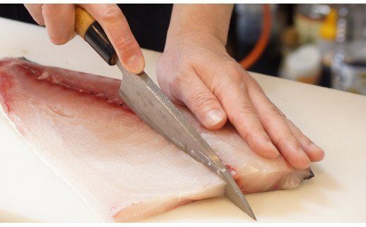 【大和ブリ】半身（フィレ）約1.0～1.2kg×2枚（スキンレスロイン仕様あら付き）　N072-YD0191_1