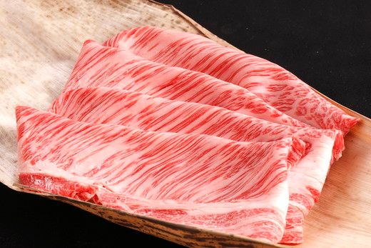 【4等級以上】【カネ吉山本】近江牛 自慢の逸品便−喜−（全6回定期便）【Y090W】（国産牛　和牛　ブランド牛　ブランド和牛　黒毛和牛　牛肉　肉　高級　人気　おすすめ　神戸牛　松阪牛 に並ぶ 日本三大和牛 近江牛）