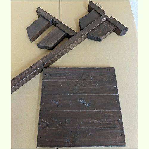 エイジングアンティーク調　三角屋根のバードフィーダー　本体と据え付け用天板＆杭のセット（本体とオプションのセット） ［161P22］ ユーズド感 アンティーク エイジング調 バードフィーダー 鳥のエサ台 天然木 ナチュラル おうち型 庭 据え置き 餌台 吊り下げ 安全 頑丈 国産 完成品 天然木製 防腐 防虫 木製品 手作り ガーデニング 雑貨 愛知県 小牧市 送料無料