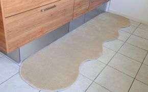 diw0211 北欧風キッチンマット ラグマットタイプ 65×210cm ピーナッツ型 アッシュベージュ 抗菌防臭 SEK 織人しきもの屋工房