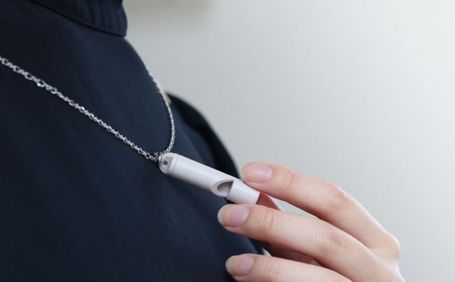 ホイッスル 曲がって割れない防災笛【雫音（しずね）】 笛 防災笛 シリコーンゴム製 防災ホイッスル 雫音 町工場 災害 弾性 水に強い 墨田区 東京都