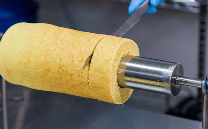 デザート感覚で食べる「湖水地方牧場の白いチーズとオリジナルバウムクーヘン」のペアリング提案 お菓子 スイーツ 乳製品 焼き菓子 セット 熟成 フレッシュチーズ 北海道産 おやつ 