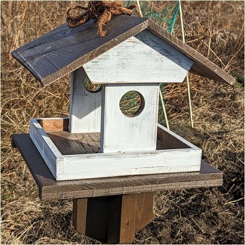 エイジングアンティーク調　三角屋根のバードフィーダー　本体と据え付け用天板＆杭のセット（本体とオプションのセット） ［161P22］ ユーズド感 アンティーク エイジング調 バードフィーダー 鳥のエサ台 天然木 ナチュラル おうち型 庭 据え置き 餌台 吊り下げ 安全 頑丈 国産 完成品 天然木製 防腐 防虫 木製品 手作り ガーデニング 雑貨 愛知県 小牧市 送料無料