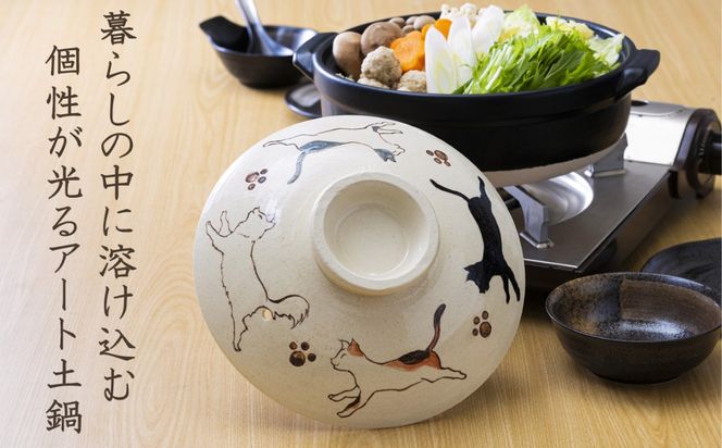 【萬古焼（ばんこやき）】暮らしの美術品 絵付けアーティストの個性が光るHandmade土鍋。絵付けART工房・平尾製陶 土鍋「猫」9号 │手描き 土鍋 ハンドメイド アート デザイン 鍋  家庭用 4人用 4人前 5人前 5人用 家族 冬 煮込み 手芸 工芸 三重県 四日市市