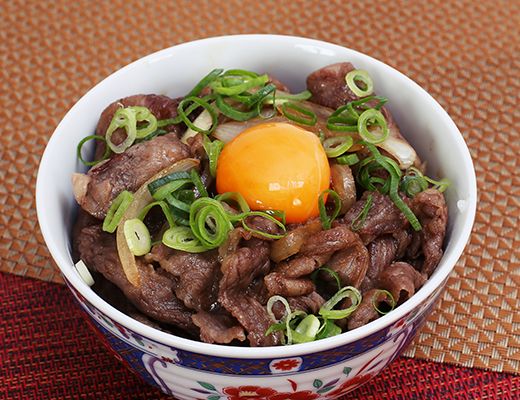 【カネ吉山本】近江牛　すきやき用　【500g】【Y079W1】