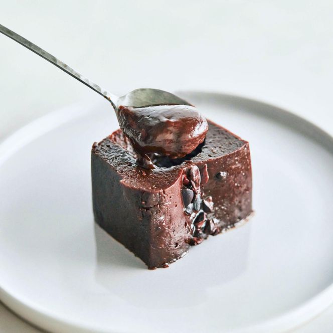 【ふるさと納税】MAISON CACAO メゾンカカオ 濃厚生ガトーショコラ 300g 驚きの口どけ 冷凍配送 神奈川県茅ヶ崎市