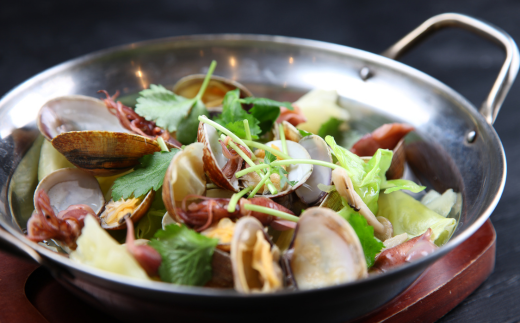 【兵庫県香住産 生 ほたるいか 小分け 250g×8パック 2kg 鍋用だし付 冷凍】【令和8年3月下旬以降発送予定】 刺身でも食べられる 兵庫県はほたるいか水揚げ日本一！ ホタルイカ いか 生ほたるいか 便利 日本海 珍味 海鮮 刺し身 生食 しゃぶしゃぶ 醤油漬け お取り寄せ グルメ ギフト 大人気 ふるさと納税 兵庫県 香美町 香住 宿院商店 14000円 33-01