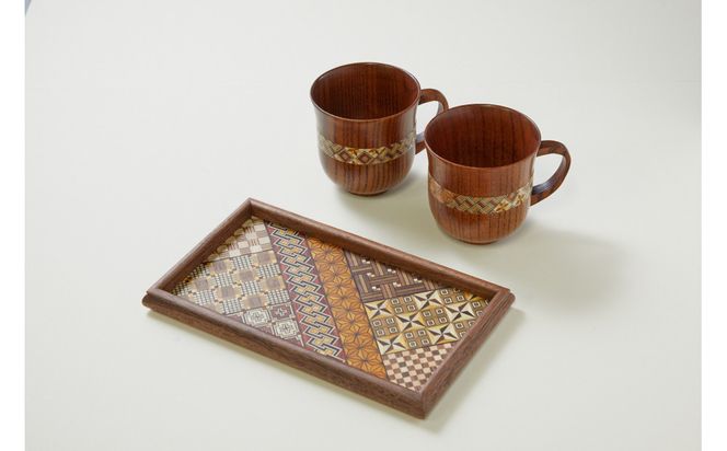 【箱根寄木細工　マグカップ2つと寄木盆のセット】伝統工芸品で素敵なひと時を 142069_CW002