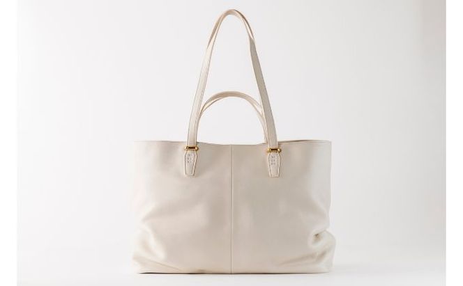 牛革ふっくらとしたトートバッグ【ZIT003】 ファッション かばん 柔らかい スムース 上質 国産牛革 贅沢 軽い アクセント テフロン 加工 A4ファイル 