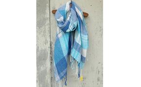 ito to iro 手染め・手織り仕上げ　「ストール」ブルー×ホワイトベース・チェック ファッション小物 