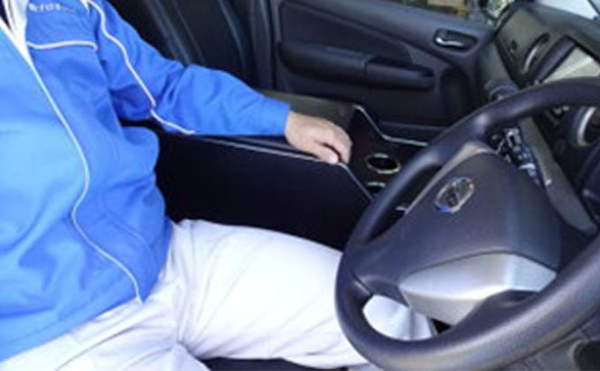 日産　 NV350キャラバン　プレミアムGX　センターコンソール 雑貨 日用品 