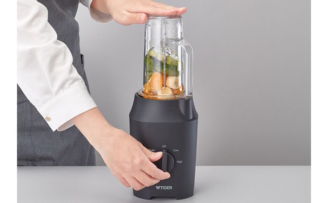 2025年度新製品  タイガー魔法瓶 ミキサー  SLC-A100KM マットブラック【ミキサー 電化製品 家電 タイガー パワフル まるごと 冷凍フルーツ  トライタン パワフルミキサー パーソナルカップ 大阪府 門真市 】 272230_AZ014VC01