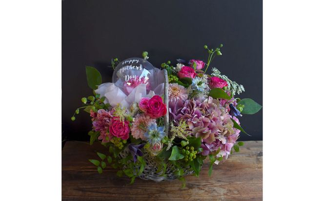【母の日】スペシャルアレンジ フラワーバルーンバスケット ピンク系＜お届け日：2026年5/4～5/10 当店おまかせ ＞母の日カード付き【 母の日 ギフト アレンジ 花 贈り物 大阪府 門真市 】 272230_BG148