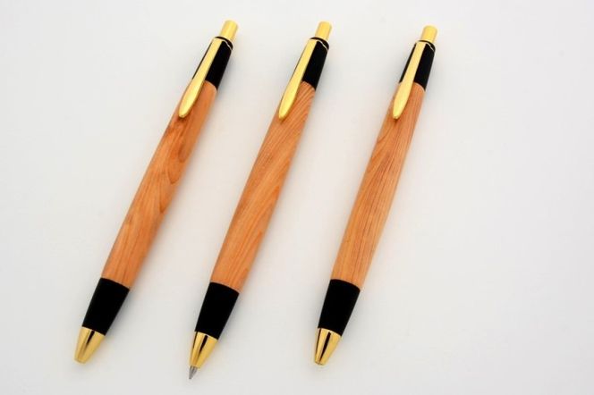 屋久島産【天然ヒノキ】無垢ボールペン(0.7mm)1本 〈 ペン 文具 工芸品 文房具 雑貨 ギフト 贈答用 プレゼント 記念  木軸 退職 入学 祝 高級文具〉 