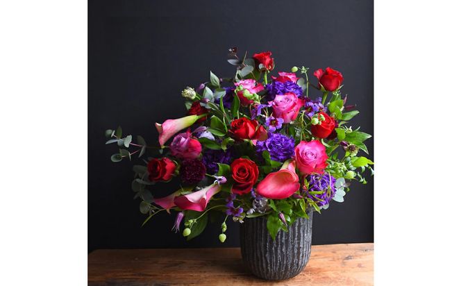 【母の日】洗練されたデザインの美しいアレンジメント ラフィネ＜お届け日：2026年5/4～5/10 当店おまかせ ＞母の日カード付き【 母の日 ギフト アレンジ 花 贈り物 大阪府 門真市 】 272230_BG156