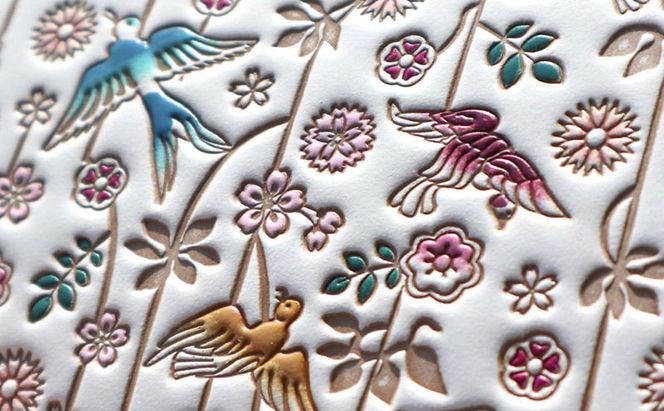 【文庫屋大関】マカロンポーチ 枝垂れ花鳥【皮革工芸品】 ポーチ ミニポーチ 小物入れ アクセサリー入れ イヤホン入れ 収納 保管ケース 手のひらサイズ  本革 革 皮革 工芸品 工芸 雑貨 ギフト プレゼント 日本製 東京