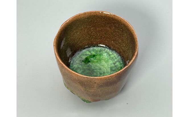 虫明焼 灰釉彩貫入ヘラ目ぐい呑(ヒスイ、黒井博史 作) 工芸品 食器 酒器 ぐい呑