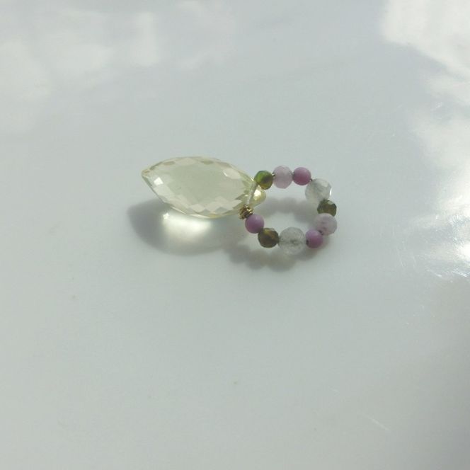 baby ring top ペンダントトップ 1個 レモンクォーツ2 天然石 アクセサリー [Q] handmadejewely 【 シンプル 可愛い ハンドメイド ジュエリー 手作り 職人 上品 大人な雰囲気 ギフト プレゼント ラッピング 結婚式 普段使い 北海道 幕別 】