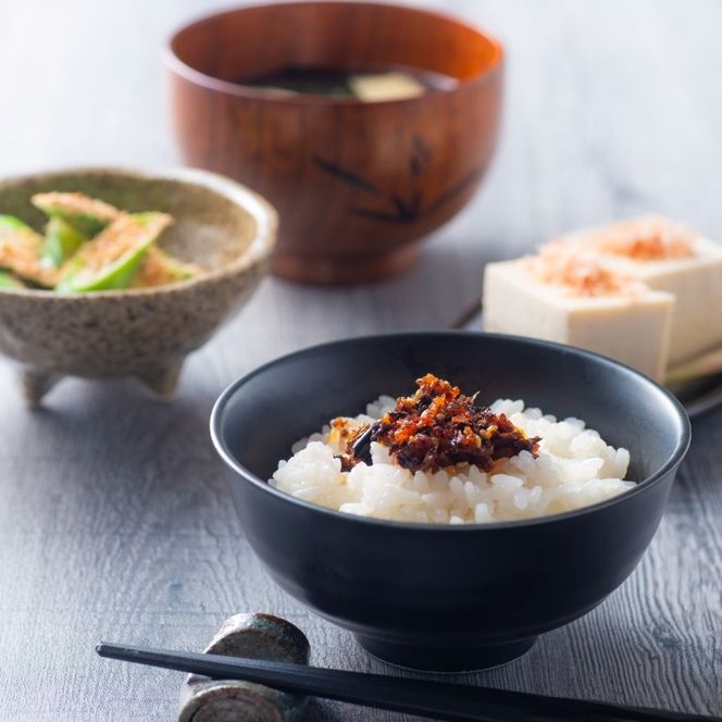 毎日の食卓を、手軽に美味しく！食べる辣油、鰹節、だし粉、老舗鰹節店の色々セット。 創業明治25年 伊藤鰹節店-[G561]