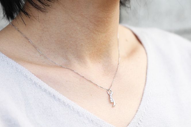 ネックレス プラチナ PT900 ダイヤモンド 0.2ct リボン モチーフ レディース ペンダント【f132-pt】 [株式会社オーダーメイドジュエリーメイ 山梨県 韮崎市 20742943] アクセサリー ジュエリー アクセ