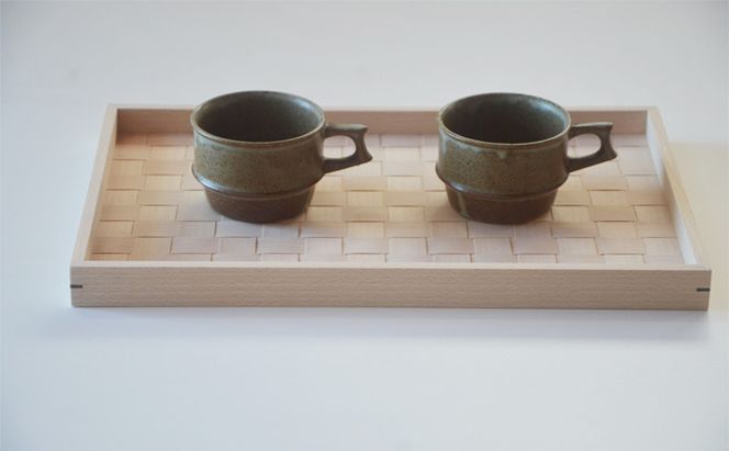 北海道産木材を使用した オリジナルトレイ【L】 雑貨 日用品 工芸品 編込み 薄く 削く ブナ材 丁寧 ウォルナット くさび 意匠 シンプル ティータイム 小物入れ 