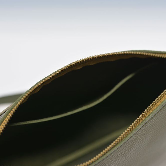 益子の革工房maharoのショルダーポーチ　ワイド（M）オリーブグリーン｜栃木県 益子町 ふるさと納税 ショルダーポーチ ワイド 牛革 手作り（AX109-4）