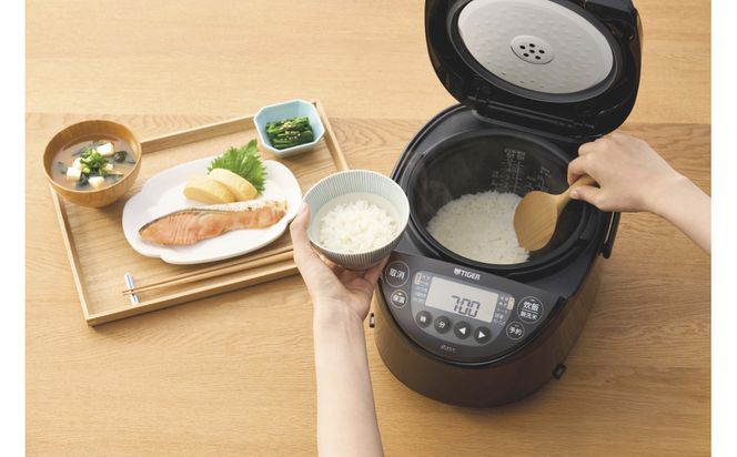炊飯器 5.5合炊き タイガー魔法瓶(TIGER) 炊飯器 IH式 2026年度モデル 炊きたて 遠赤3層土鍋コート釜 粒立ち保温 お手入れ簡単 パールブラック JPW-J100KP 【 大阪府門真市 家電 電化製品 キッチン家電 生活家電 新生活 黒 】● 272230_AZ079