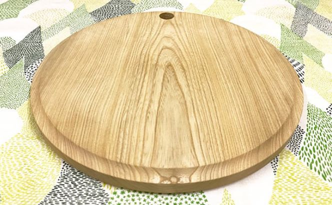 十勝の木のうつわ［天然木製］ カッティングボード 丸型 30cm【 工芸品 まな板 調理器具 北海道 十勝 幕別 】