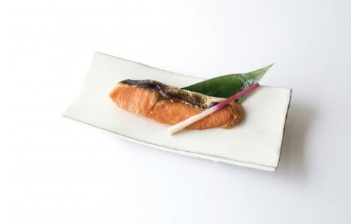 大槌サーモン 銀鮭 3種 味比べ(西京漬 粕漬 塩)｜サーモン国産 サーモン切り身 冷凍 小分け 詰め合わせ セット ご当地サーモン 国産 食べ比べ 【0tsuchi00901】