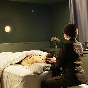 【ふるさと納税】御宿コトブキ 快眠セラピー付き 1泊2食 飲み放題 ペア 平日 宿泊券 2名様 1枚 洋室（ツイン） 夕食 朝食 ドリンク 囲炉裏会席 蒸籠蒸し 但馬牛 お肉 蟹 カウンセリング お食事券 施設利用券 チケット 旅館 温泉 旅行 観光 兵庫県 新温泉町 送料無料