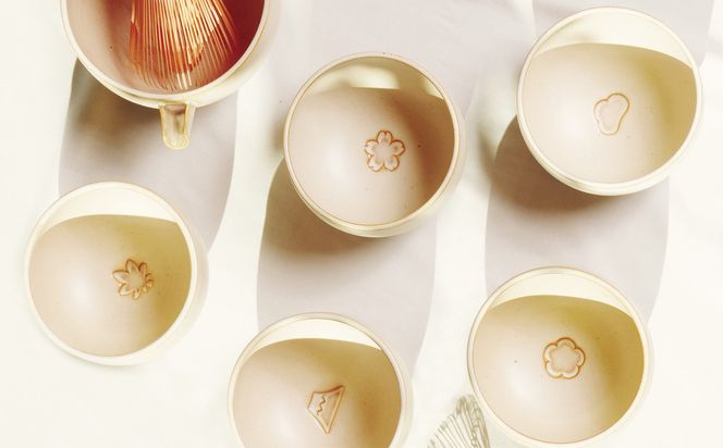 【fuuu】茶かざり抹茶碗 桐箱入〈桜黒色〉｜京都 清水焼 抹茶椀 人気 おしゃれ [ 京焼 窯元 陶謙窯 抹茶椀 おしゃれ 人気 おすすめ お茶 抹茶 茶道 茶道具 ギフト プレゼント お取り寄せ 通販 送料無料 ふるさと納税 ]	 261009_B-XV02VC02