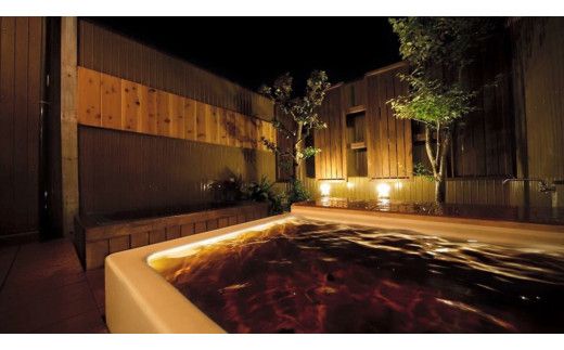 AK-2-1 【土日祝限定】ゆっくり☆のんびり☆リフレッシュプラン（ペア宿泊券）お土産付き（夕日が見える和室１２畳　温泉水引水　バス・トイレ付き）【２名様分宿泊券（一泊二食付き）お土産に本格芋焼酎「紅コガネ」１本】