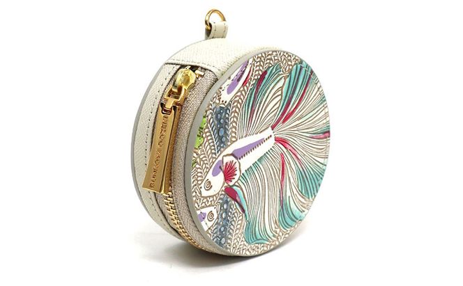 【文庫屋大関】マカロンポーチ ラビリンスフィッシュ＜グリーン＞【皮革工芸品】 ポーチ ミニポーチ 小物入れ アクセサリー入れ イヤホン入れ 収納 保管ケース 手のひらサイズ  本革 革 皮革 工芸品 工芸 雑貨 ギフト プレゼント 日本製 東京