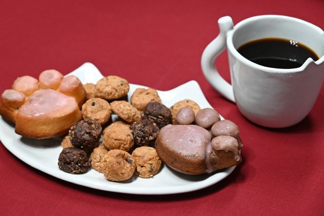 【2026年2月より順次発送】 AI192 三毛猫 オートミールクッキー 足あと 焼きドーナツ 2個 [ クッキー ドーナッツ 詰め合わせ セット 焼き菓子 ねこ 猫 かわいい ギフト スイーツ お菓子 パティスリーシャトン 長崎県 島原市 ]