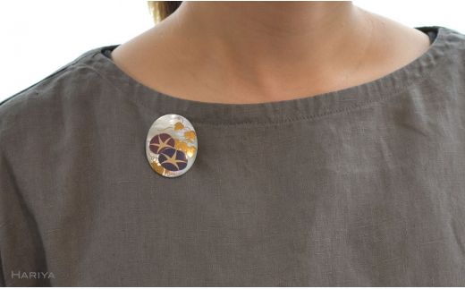 朝顔蒔絵 白蝶貝ブローチ 蒔絵 漆 白蝶貝 朝顔 あさがお うるしアート ハンドメイド ブローチ アクセサリー ギフト 伝統工芸 工芸品 国産 日本製 復興 震災 コロナ 能登半島地震復興支援 北陸新幹線 F6P-1138
